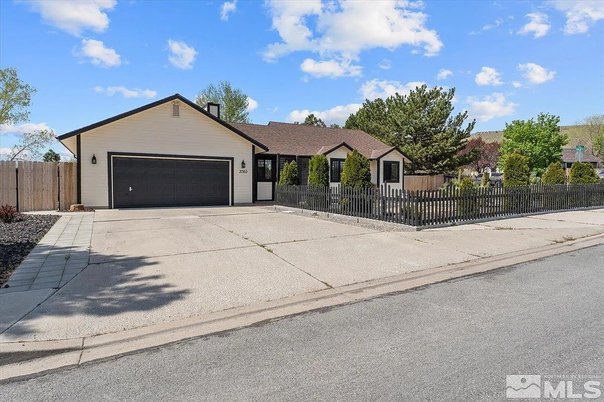 3760 Erin Dr photo 1