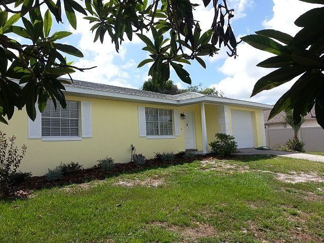 1st image of 2060 Roseway Ave