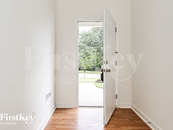 3rd image of 1814 Yarborough Dr