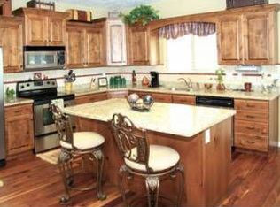 9123 S Club Oaks Dr, Sandy, UT 84070