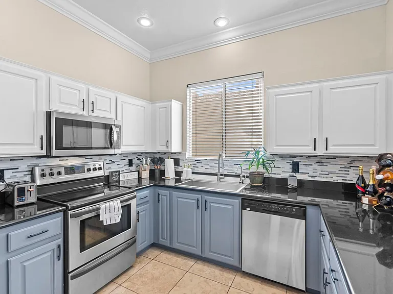 174 Twin Towers Ave — Photo 17
