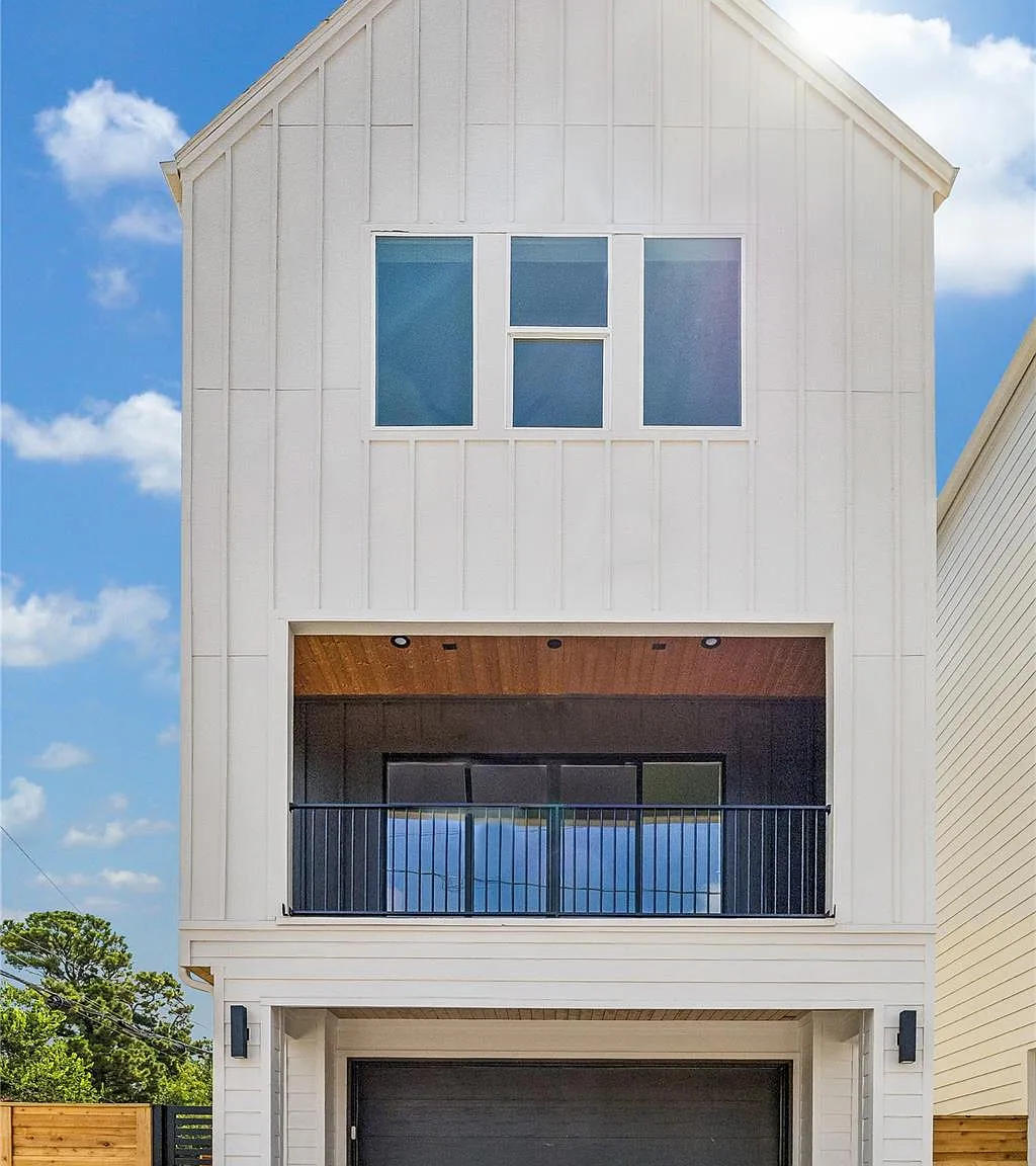 3 bed, 3.5 bath, 2340 sqft, $3,500 — Photo 1