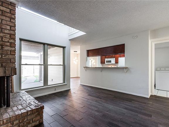 3rd image of 2109 Warnford Pl