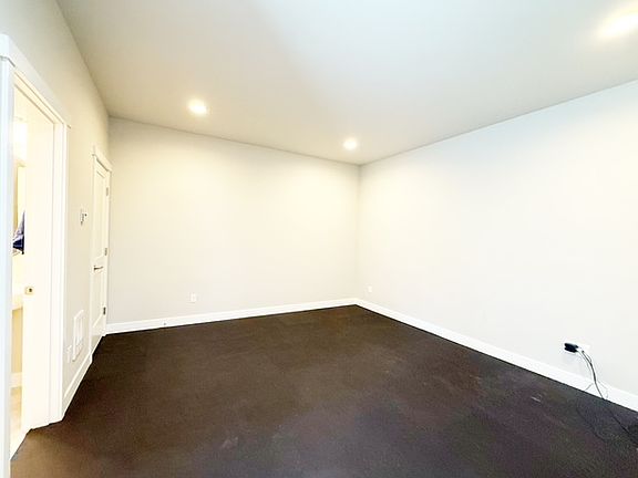 5th image of 9031 Triumph Ave NE