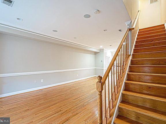 4th image of 1535 Gales St NE