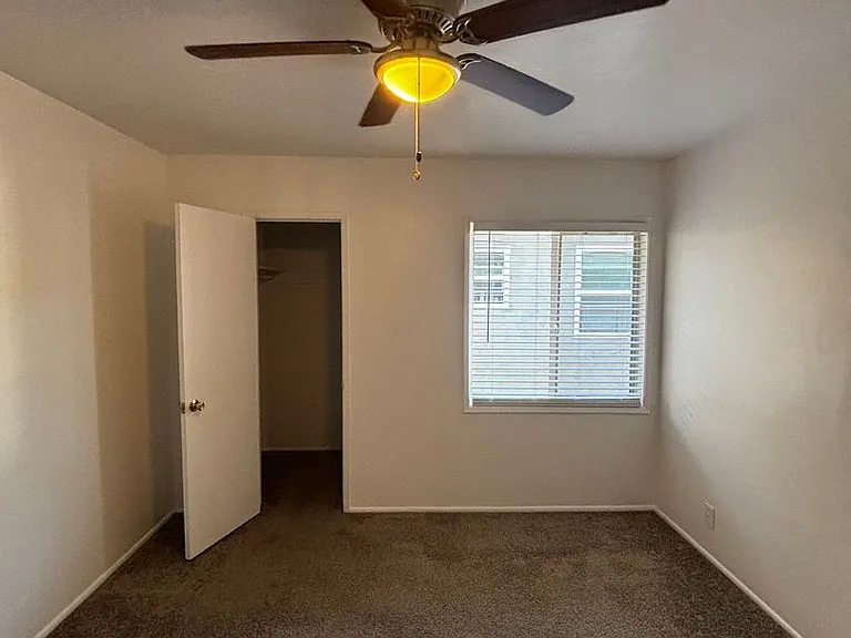 2264 Magnolia Ave — Photo 2