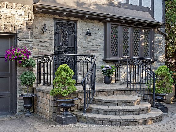 5th image of 4009 Bloor St W