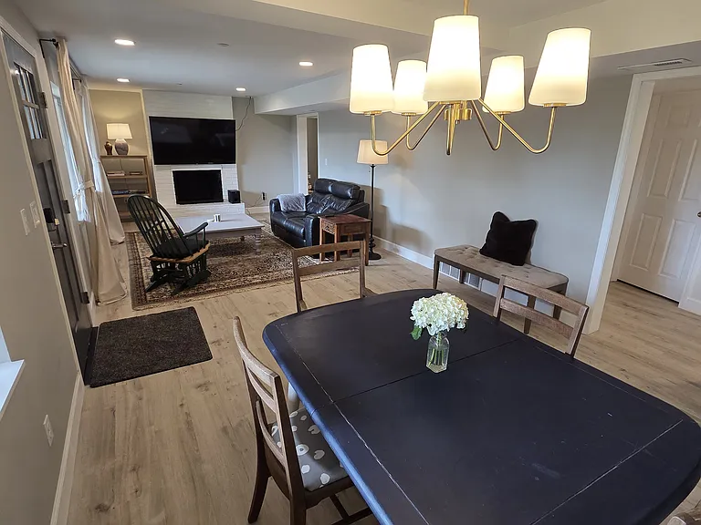Dining room.