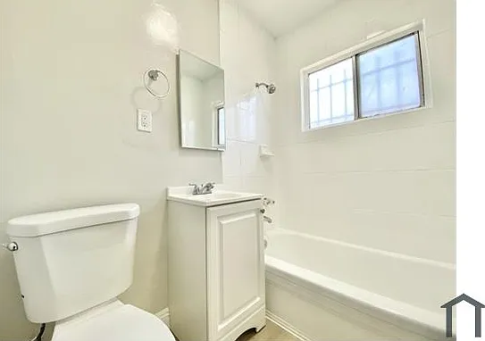703 W 79th St #6 — Photo 7