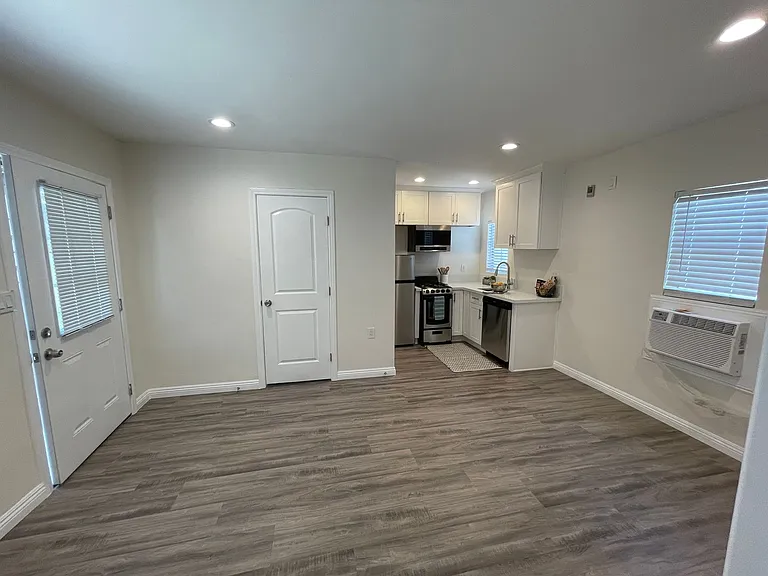 1415 S Marengo Ave. — Photo 18
