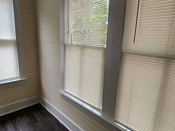 5th image of 27 Curry St