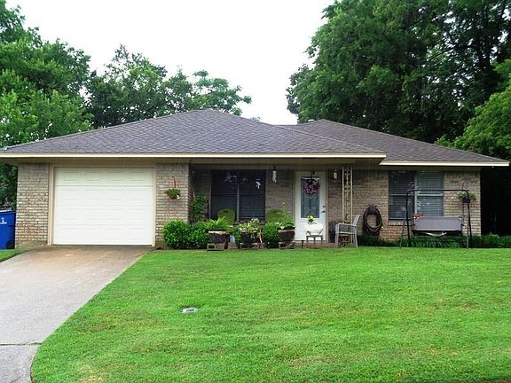 Beautiful Front Yard!
