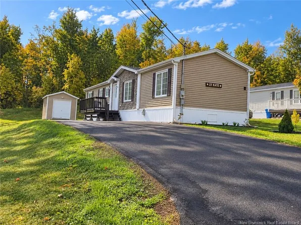 27 Kate St, Grand Falls, NB E3Z 0A9
