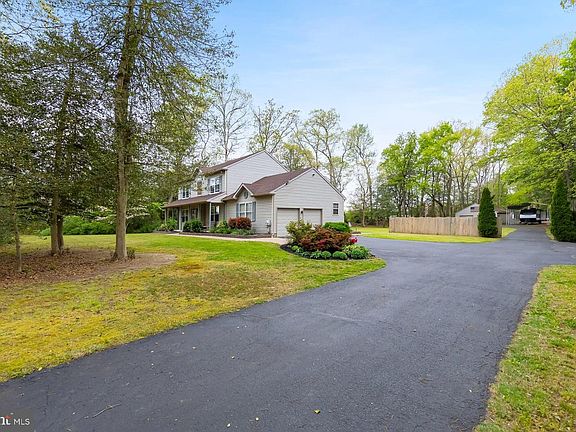 4th image of 563 Crow Pond Rd