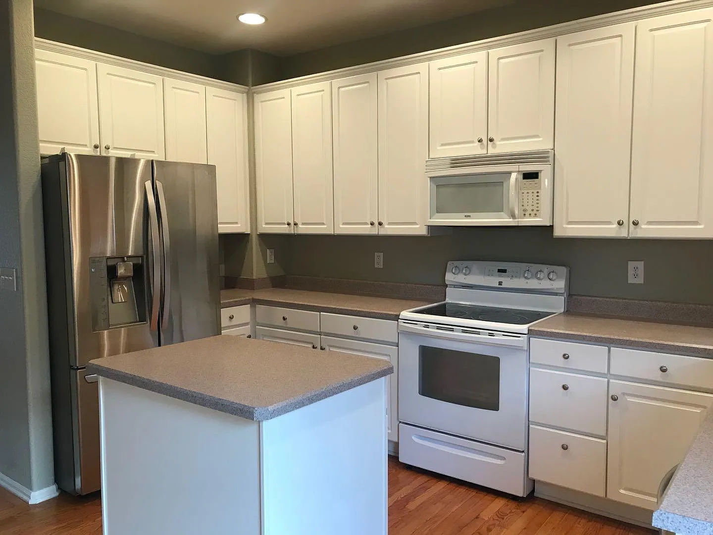 4 bed, 2618 sqft, $2,950 — Photo 4