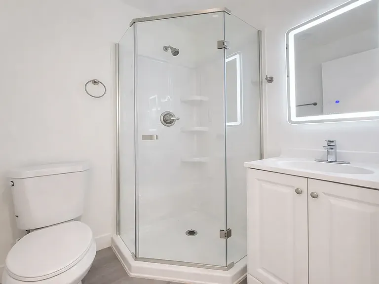 1219 1/2 W 36th St #6 — Photo 7