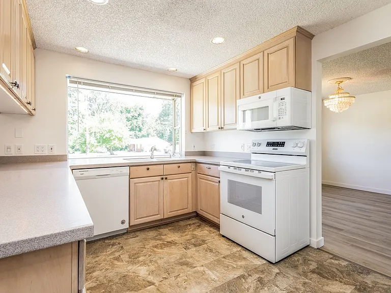 10716 SE 224th Pl — Photo 3