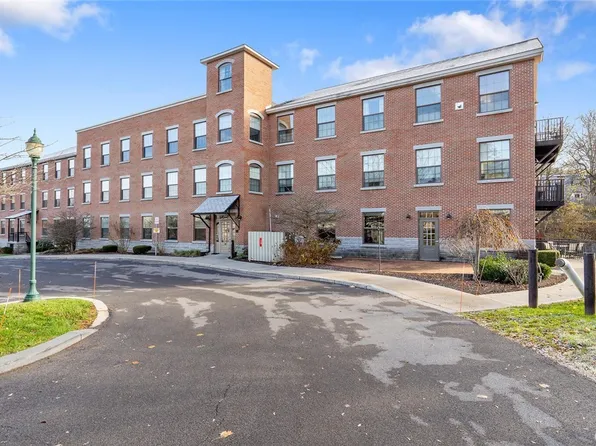 28 Maple St Unit 201, Marcellus, NY 13108