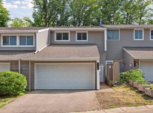 9178 Neill Lake Rd, Eden Prairie, MN 55347