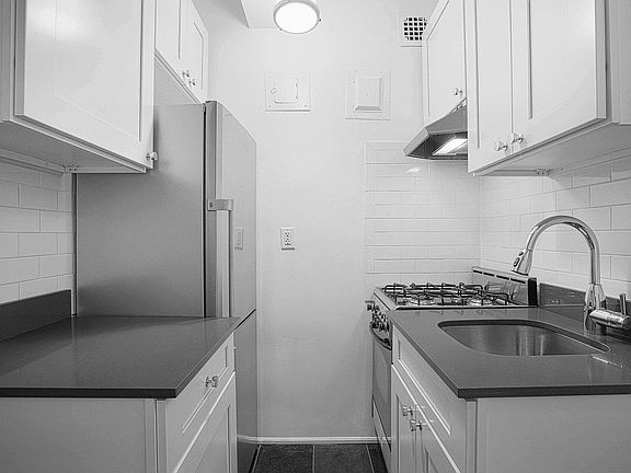 3rd image of 253 W 72nd St APT 202