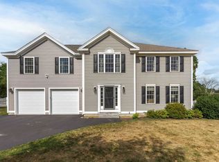 34 Pond Rd, Raymond, NH 03077