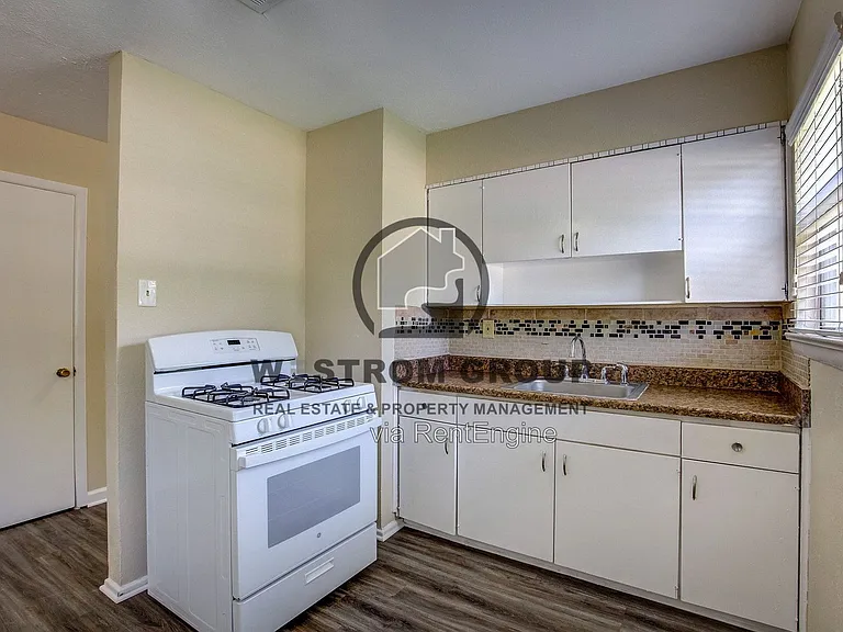 820 Collin Dr — Photo 15