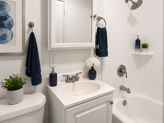 3rd image of 1464 Gardenia Ave APT 5