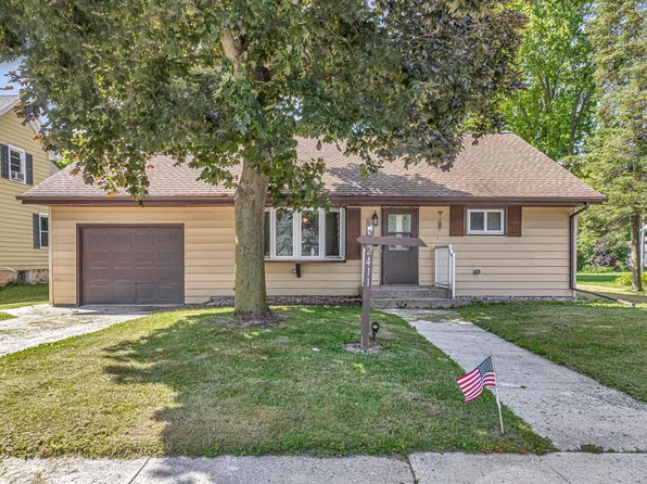2411 Wisconsin AVENUE, New Holstein, WI 53061