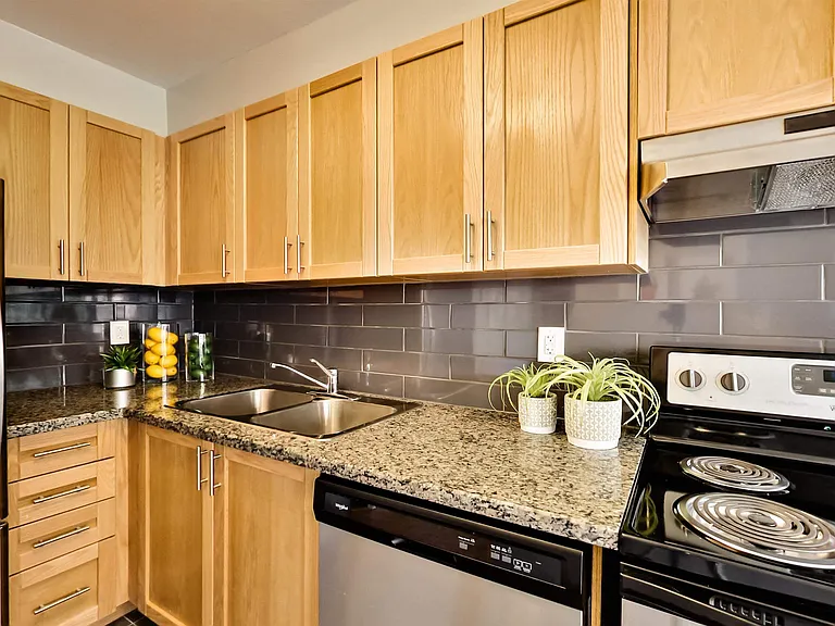 680 Roselawn Ave — Photo 97
