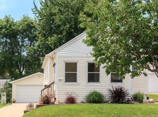 810 17th St SW, Cedar Rapids, IA 52404