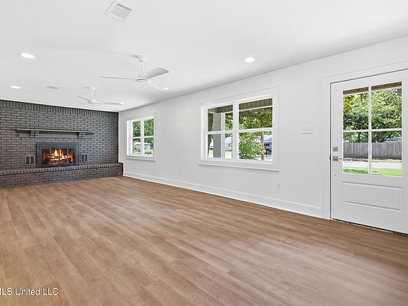 2nd image of 208 Mitchell St