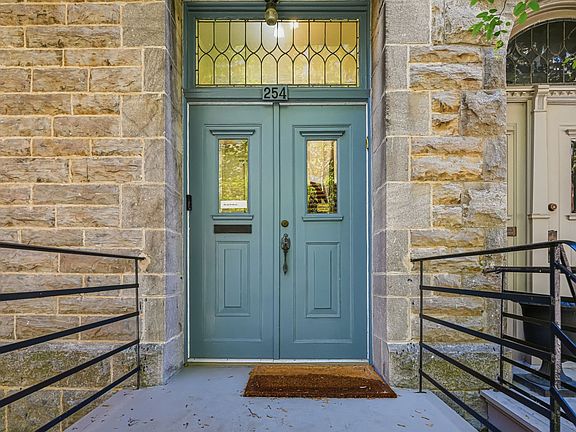 3rd image of 254 Olivier Ave