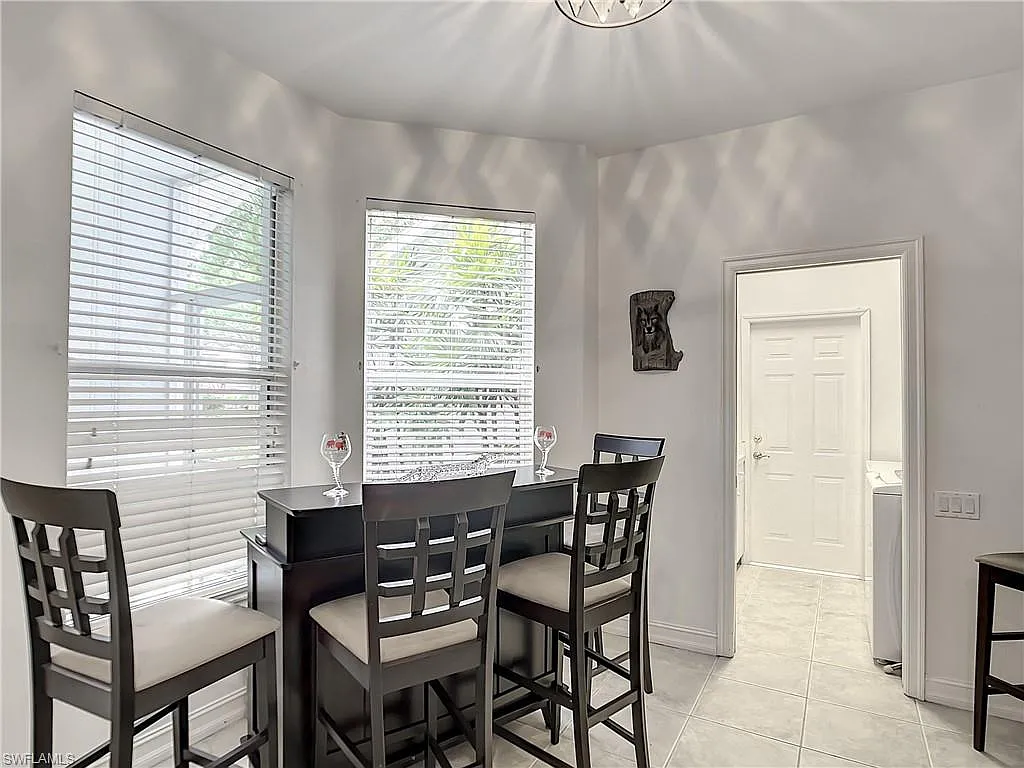 3 bed, 2.0 bath, 1897 sqft, $6,950 — Photo 3