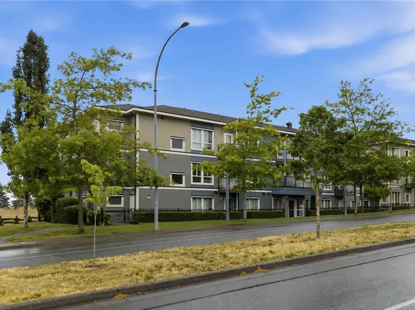 4050 Douglas St #203, Saanich, BC V8X 0A5