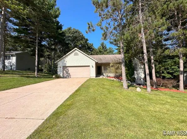 7224 High Timber Dr, Greenville, MI 48838