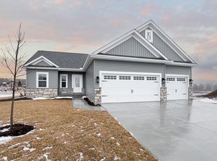 22 Stonehouse Ct, Bloomington, IL 61705