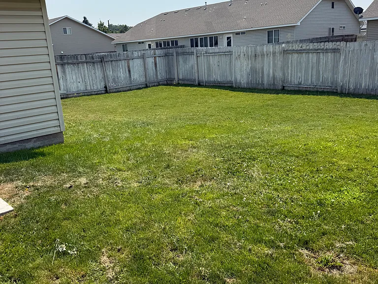 745 Caswell Ave W — Photo 14