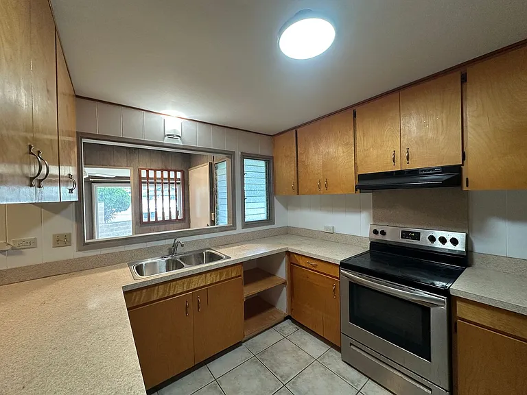929 Maniniholo St — Photo 5
