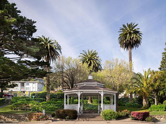 3rd image of 35 Palm Avenue