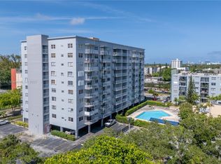 Three Horizons, Miami, FL 33161
