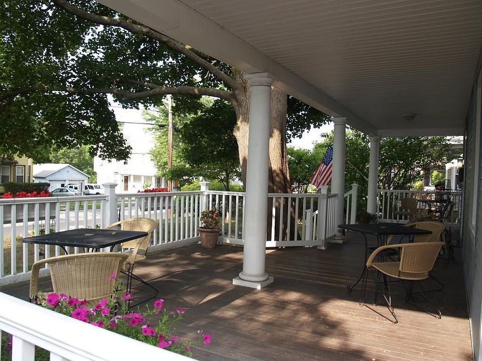 Spacious porch for entertaining