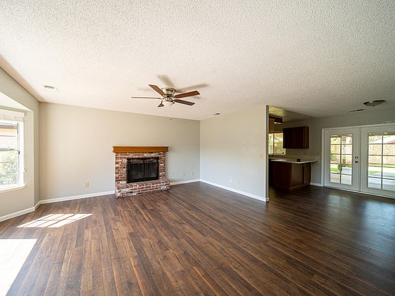 5th image of 2519 N Bradley St