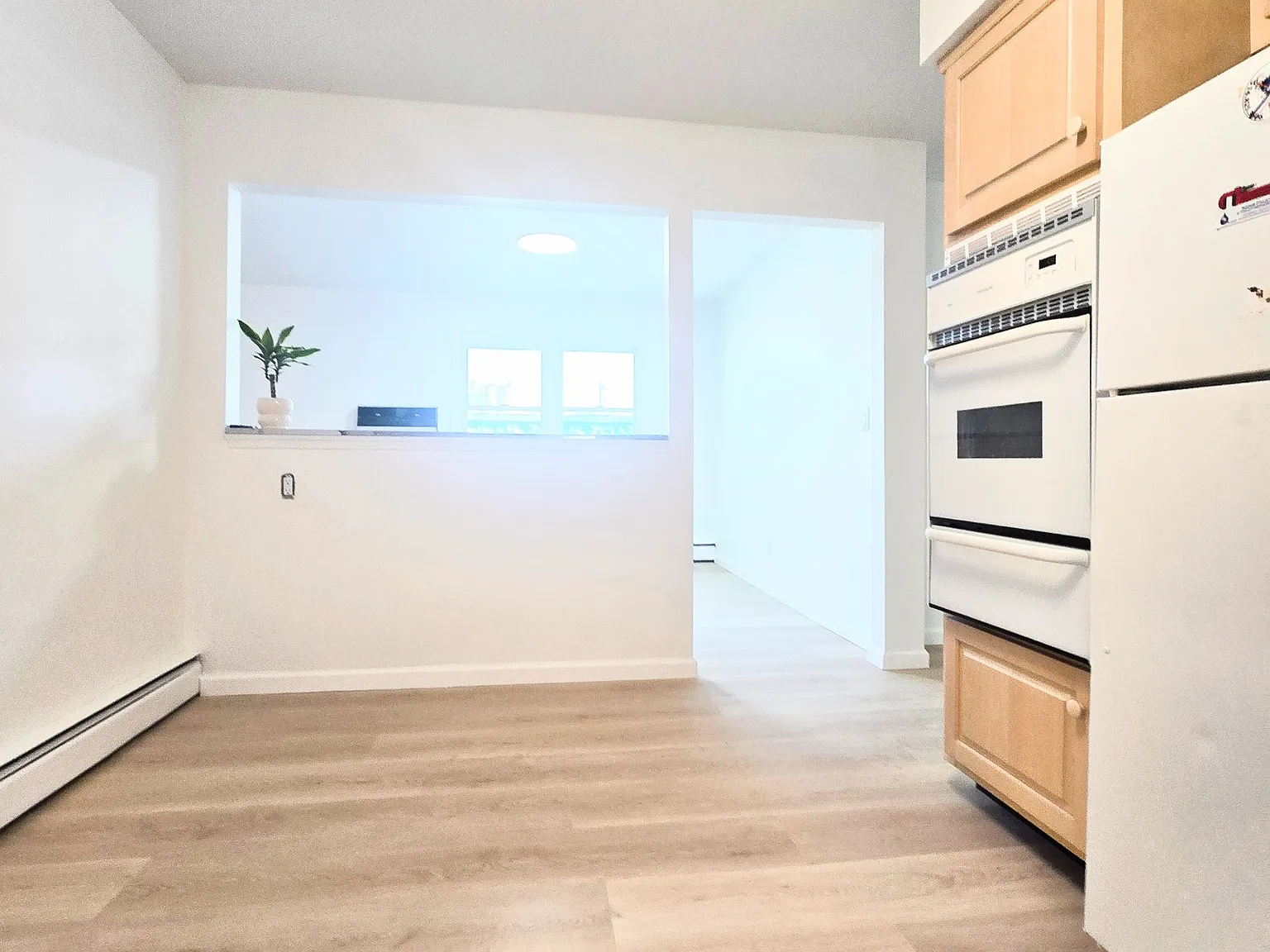 3 bed, 1100 sqft, $3,350 — Photo 2