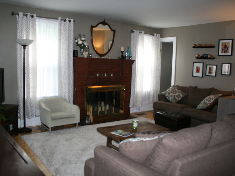 Living Room with fireplace