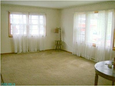 3rd image of 952 Sheridan Dr