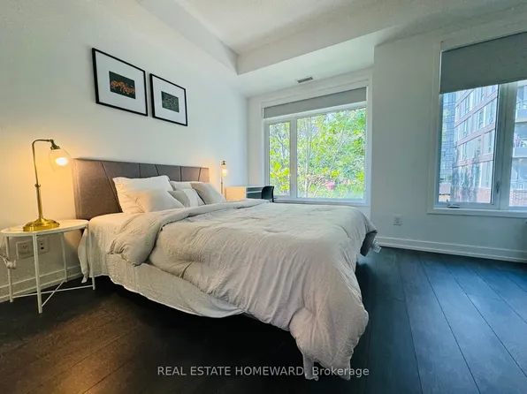 17 Saint Bartholomew St, Toronto, ON M5A 0P1