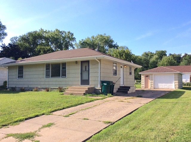 1st image of 1637 37th Ave NE