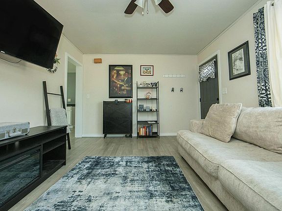 3rd image of 2906 Niles St