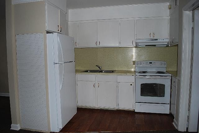 2nd image of 4 E Jones Ave APT 38