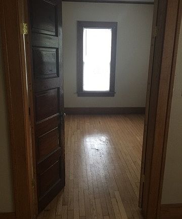 5th image of 463 Oak Grove Ave